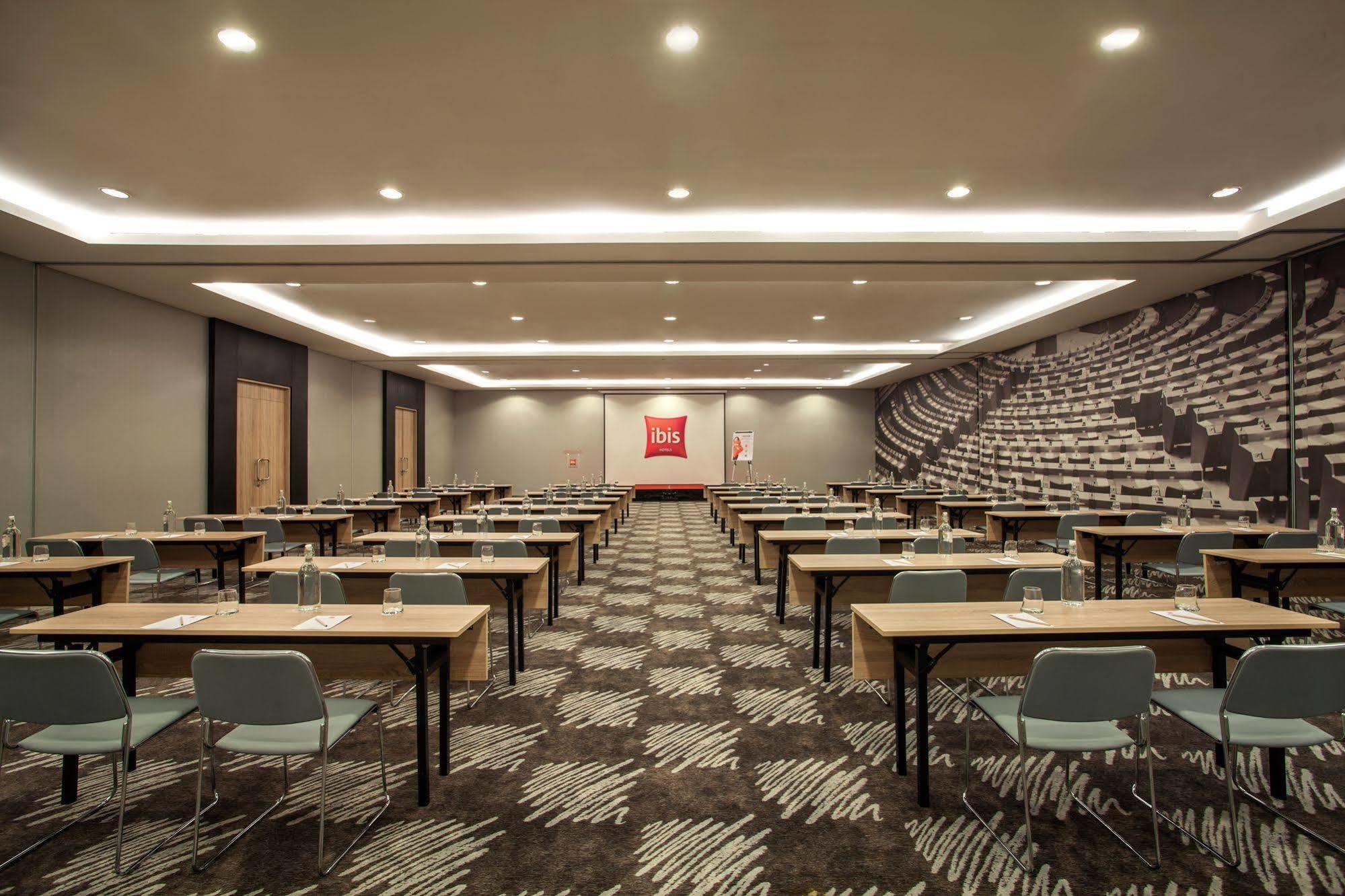 Ibis Jakarta Harmoni Eksteriør bilde